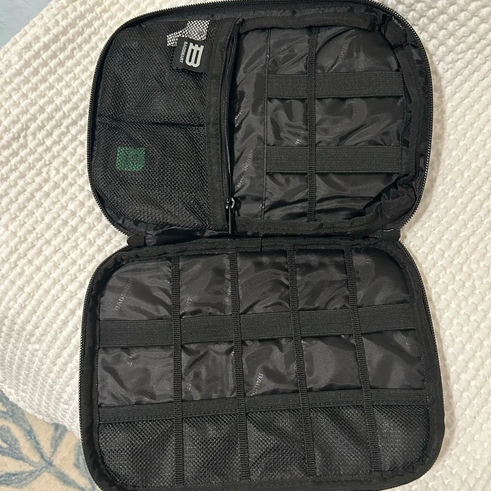 Bahamas’s Gray Tech Bag